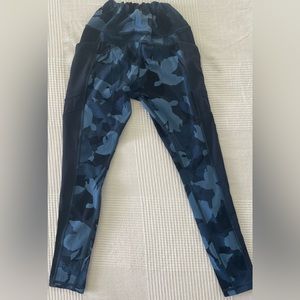 Athleta blue camo leggings. (Used)